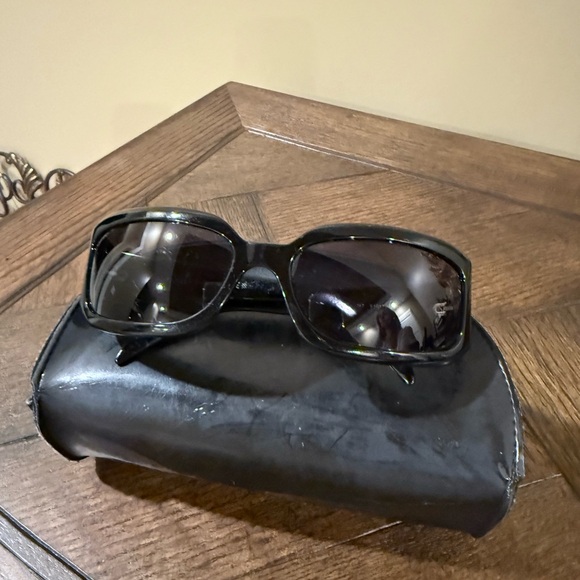 Authentic CHANEL 5097 sunglasses - Picture 8 of 9
